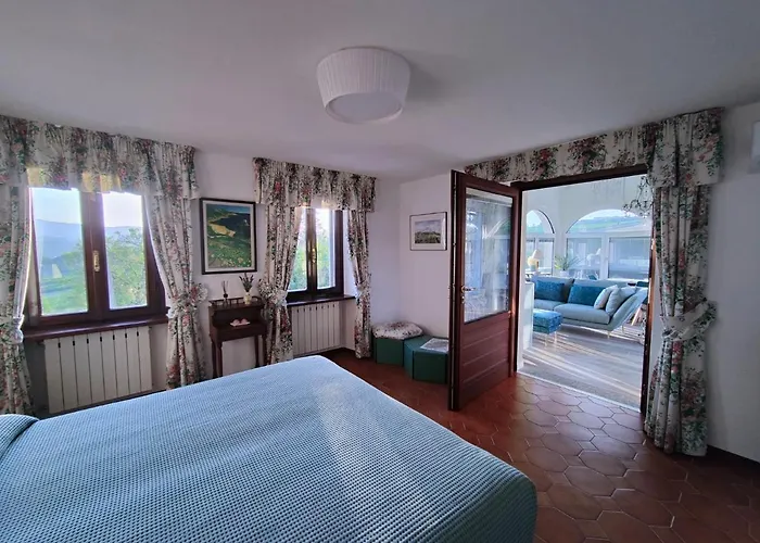 לינה וארוחת בוקר Casa Favari Montalbo