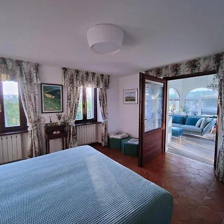 לינה וארוחת בוקר Casa Favari Montalbo