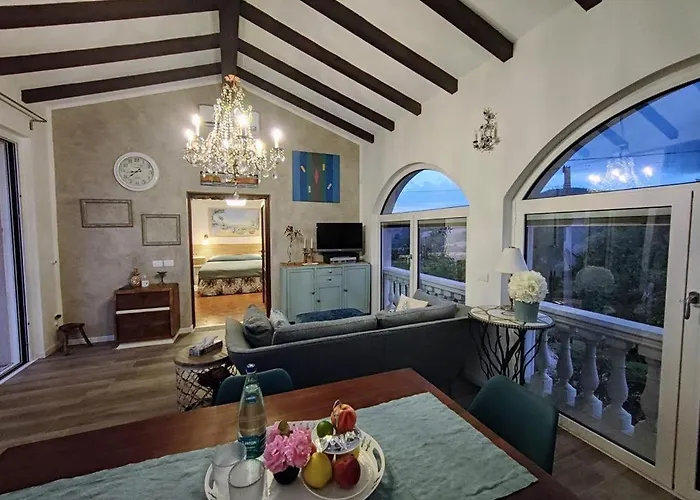 Casa Favari Montalbo